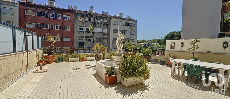 Apartment T3 in Benfica of 118 m²