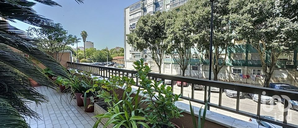 Apartment T3 in Benfica of 118 m²