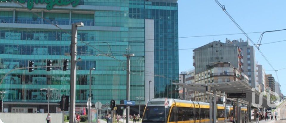 Loja / Estabelecimento Comercial em Mafamude e Vilar do Paraíso de 109 m²