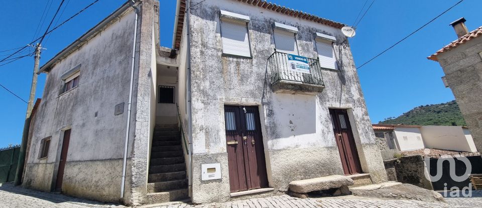 Maison de village T4 à Açores e Velosa de 166 m²