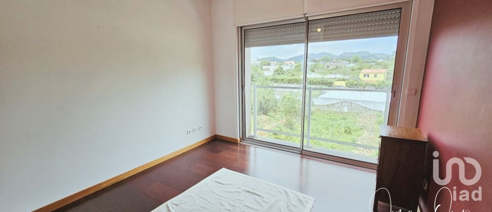 Appartement T2 à Rosto do Cão (São Roque) de 80 m²