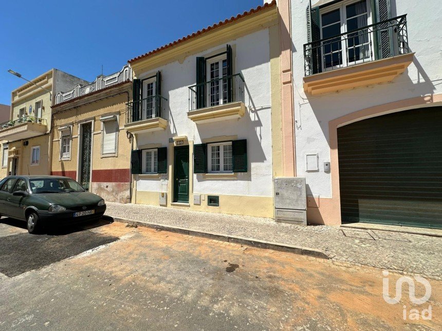 Town house T3 in Faro (Sé e São Pedro) of 115 m²