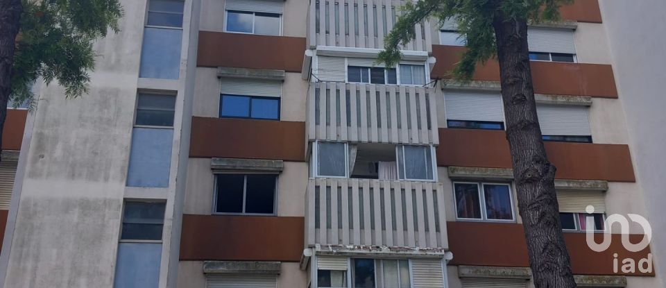 Apartamento T3 em Santo António da Charneca de 93 m²