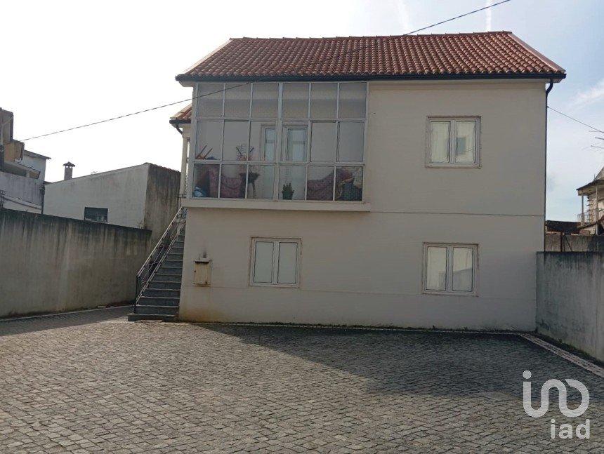 Maison T6 à Miranda do Corvo de 187 m²