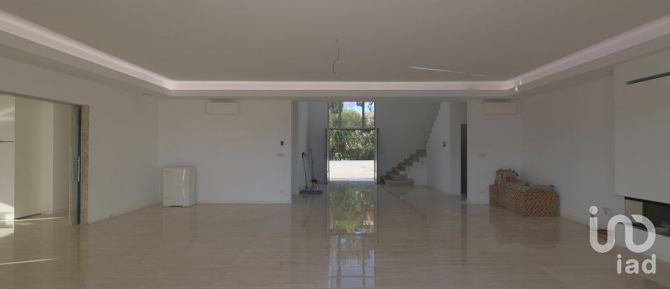 Casa T5 em Quarteira de 684 m²