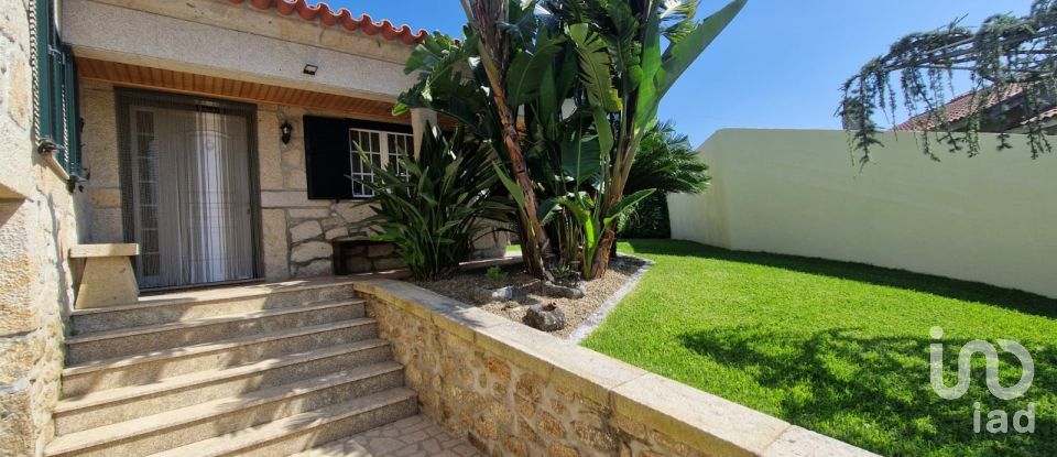 House T3 in Barroselas E Carvoeiro of 330 m²