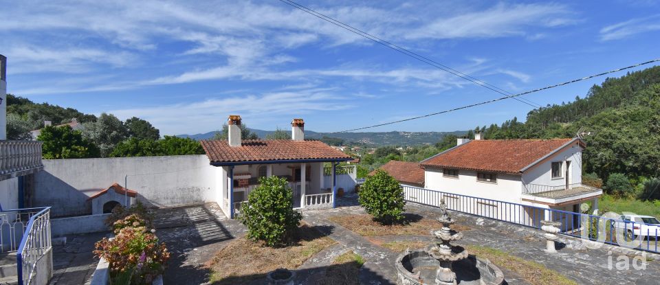 Maison traditionnelle T5 à Pousaflores de 569 m²