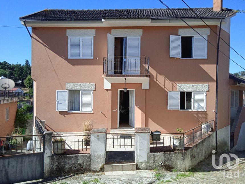 Maison de village T5 à Abaças de 417 m²