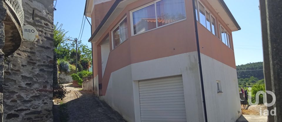 Maison de village T5 à Abaças de 417 m²