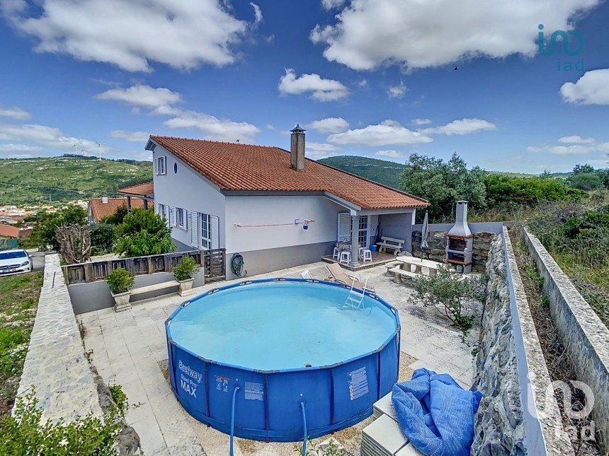 Gîte T3 à Alqueidão da Serra de 278 m²