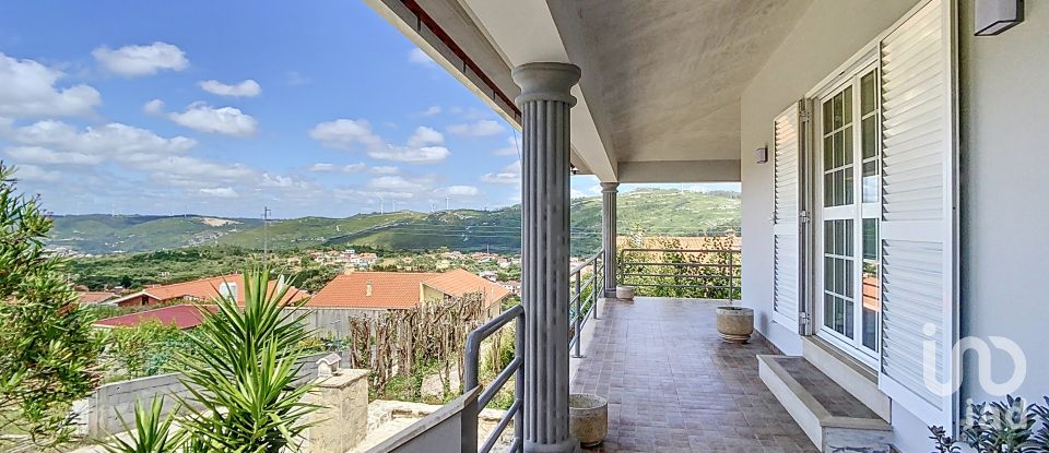 Casa T3 em Alqueidão da Serra de 278 m²