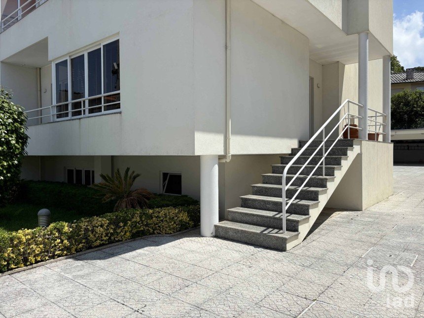 House T4 in São Mamede de Infesta e Senhora da Hora of 335 m²