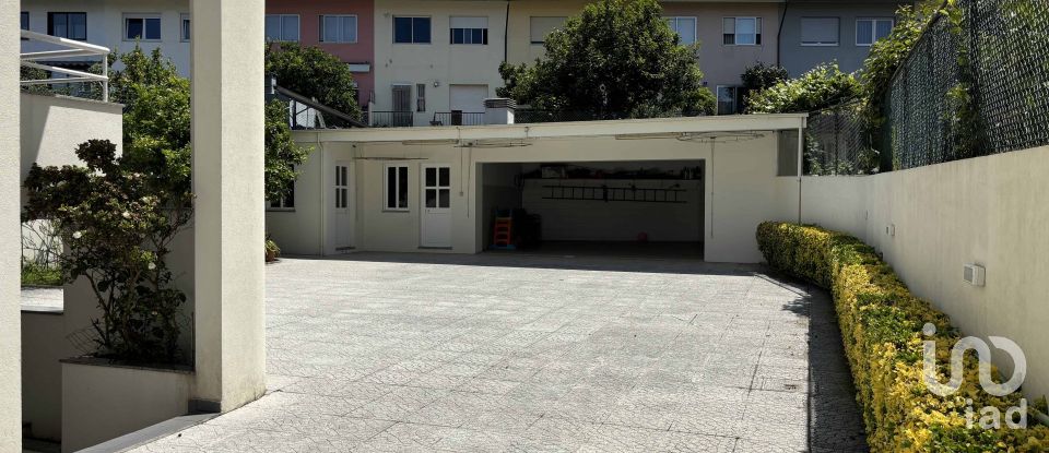 House T4 in São Mamede de Infesta e Senhora da Hora of 335 m²