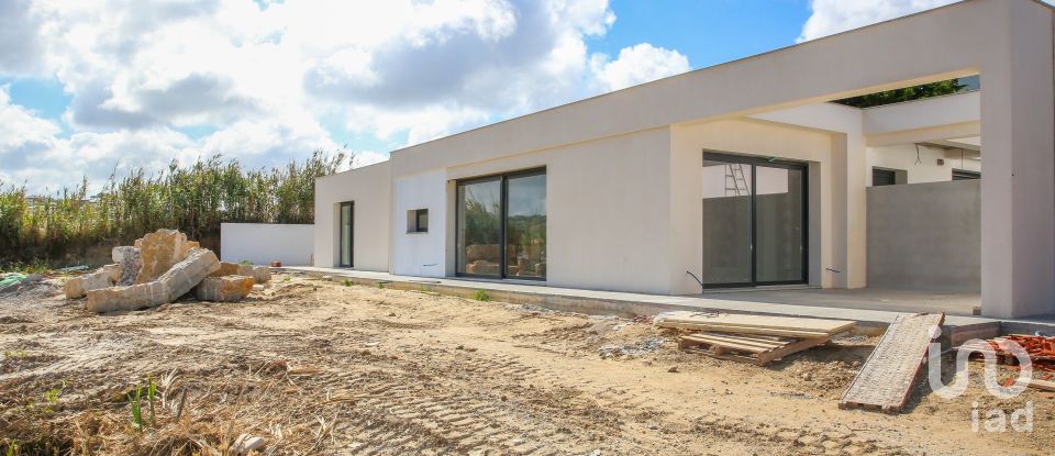 Lodge T3 in Lourinhã e Atalaia of 145 m²