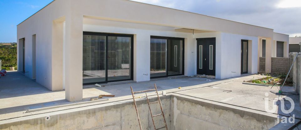 House T3 in Lourinhã e Atalaia of 160 m²