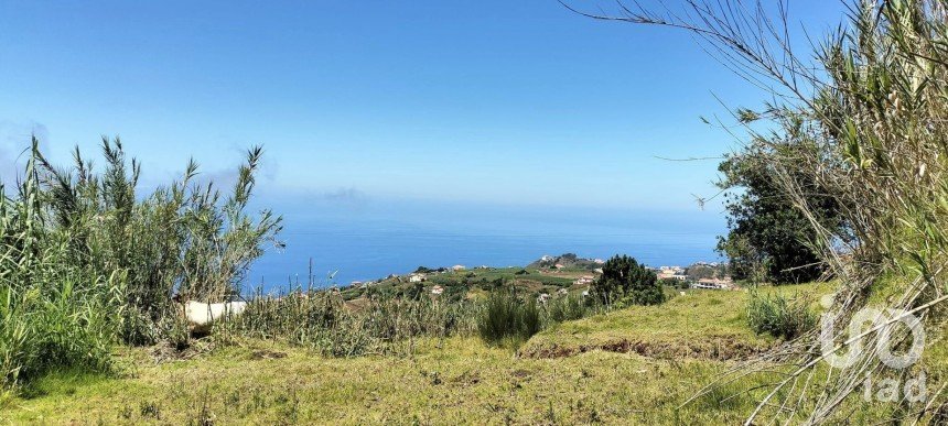 Land in Canhas of 1,004 m²