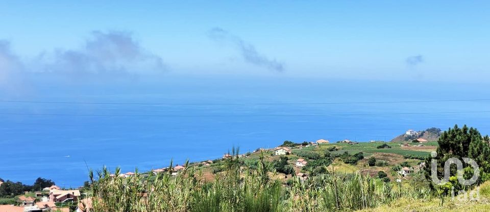 Land in Canhas of 1,004 m²