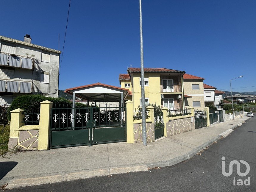 House T5 in Arcos de Valdevez (São Paio) e Giela of 174 m²