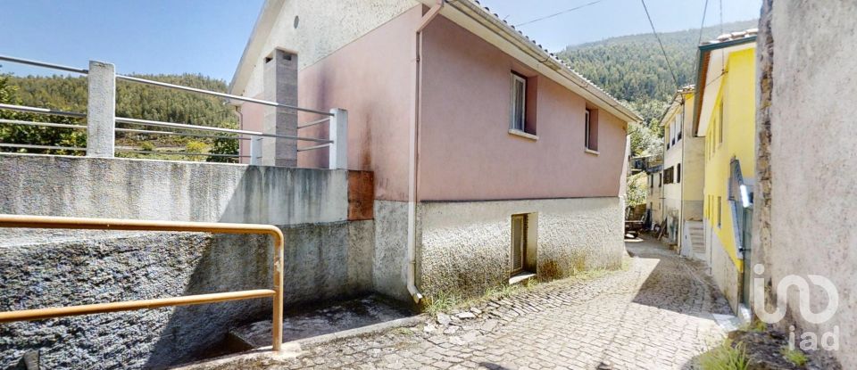 Maison de village T4 à Côja e Barril de Alva de 113 m²