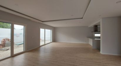 House T3 in Fernão Ferro of 111 m²