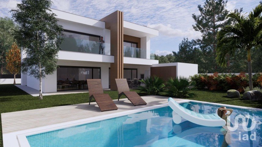 House T4 in Charneca De Caparica E Sobreda of 207 m²