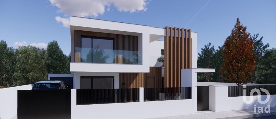 House T4 in Charneca De Caparica E Sobreda of 207 m²