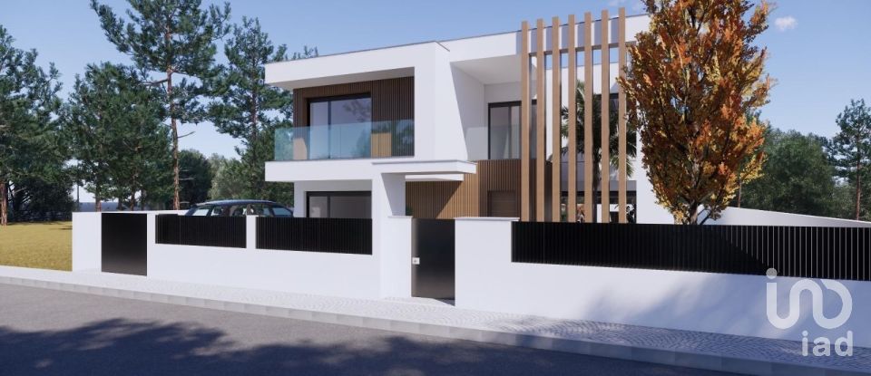 House T4 in Charneca De Caparica E Sobreda of 207 m²