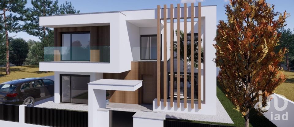 Maison T4 à Charneca De Caparica E Sobreda de 207 m²