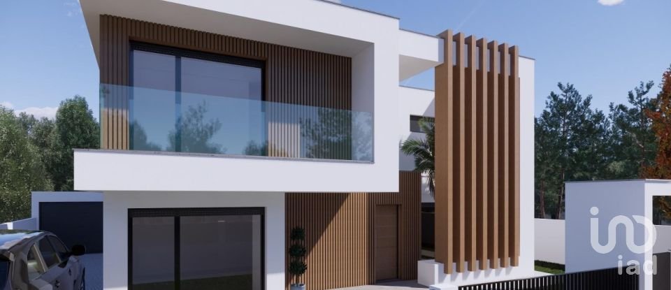 House T4 in Charneca De Caparica E Sobreda of 207 m²