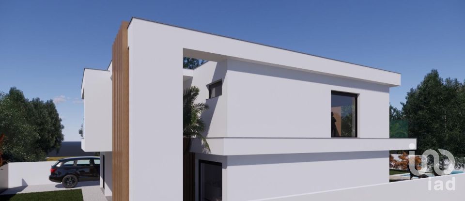 House T4 in Charneca De Caparica E Sobreda of 207 m²