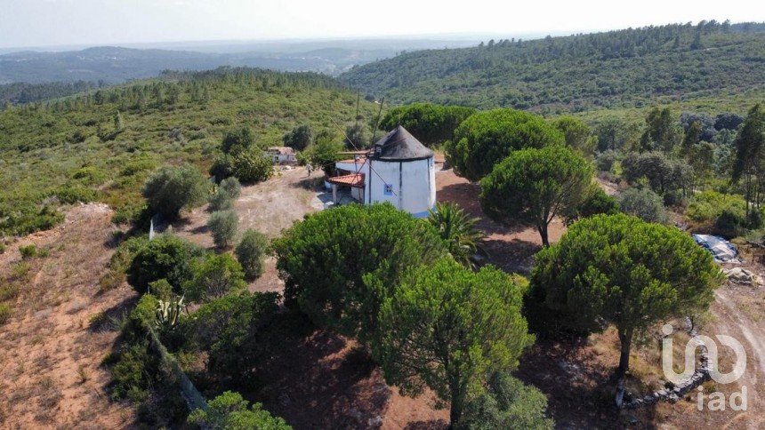 Terrain à Alcanede de 28 800 m²