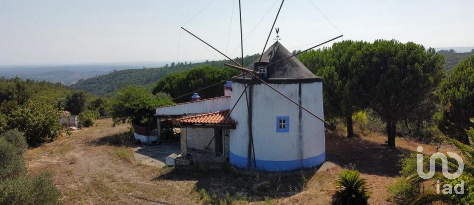 Terrain à Alcanede de 28 800 m²