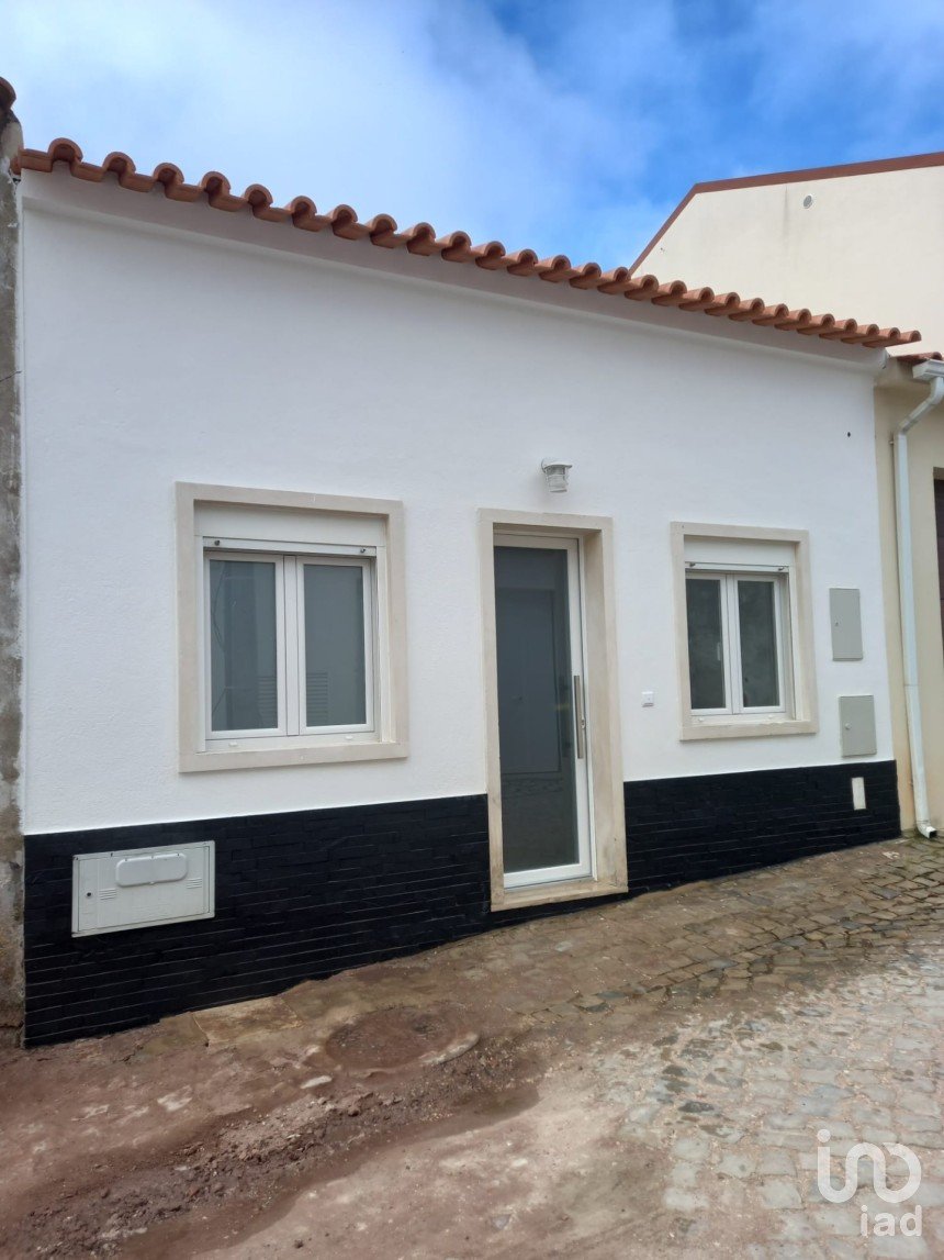 Casa de aldeia T1 em Évora de Alcobaça de 56 m²