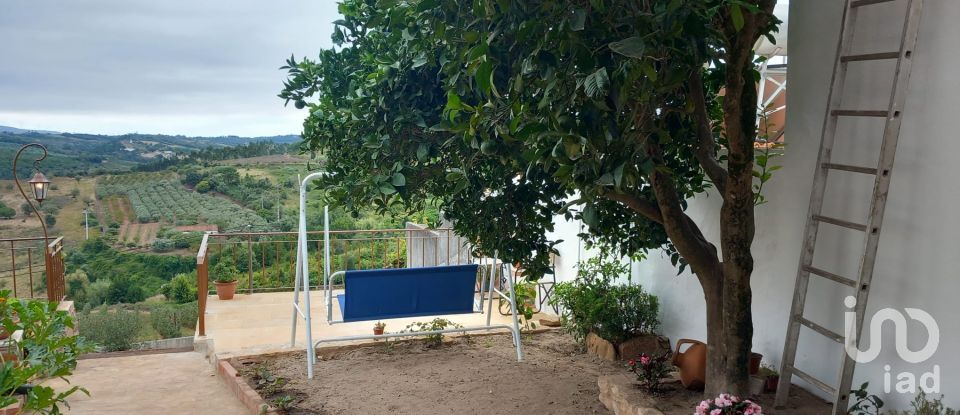 Casa de aldeia T1 em Évora de Alcobaça de 56 m²