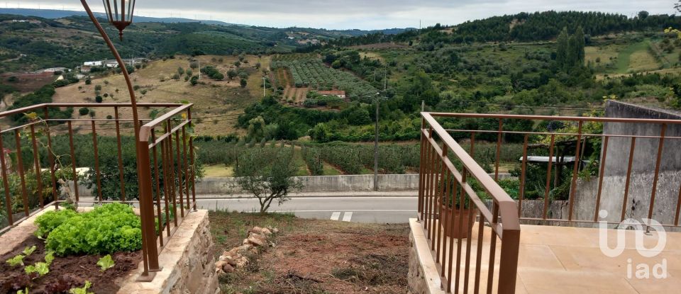 Casa de aldeia T1 em Évora de Alcobaça de 56 m²