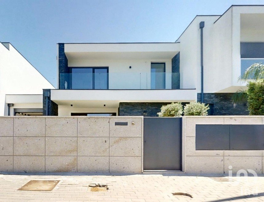 House T4 in Vila de Prado of 380 m²