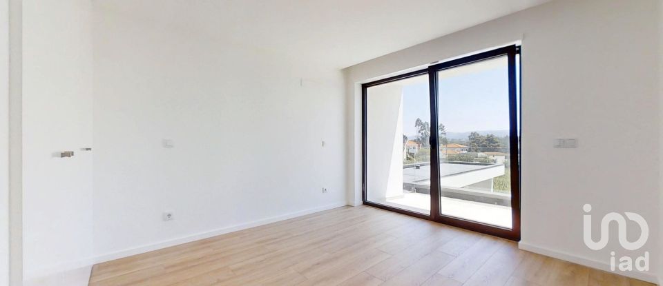 House T4 in Vila de Prado of 380 m²