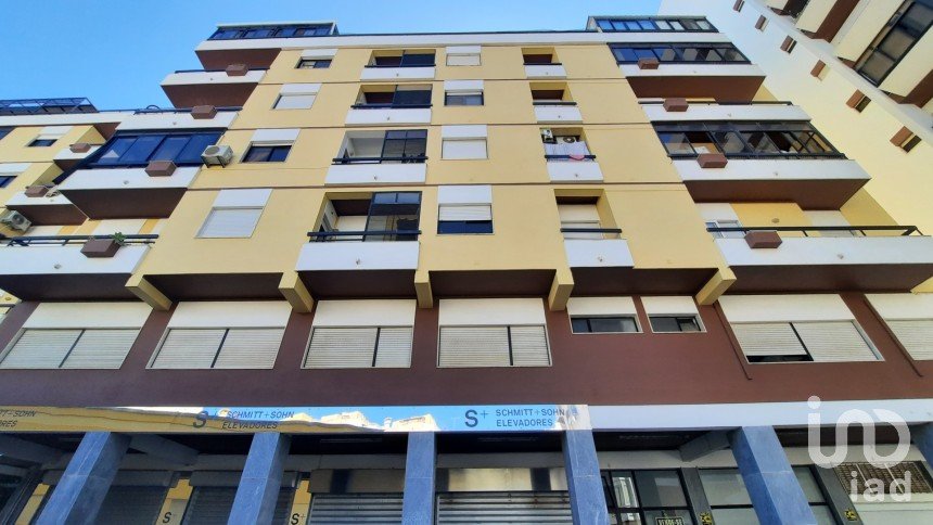 Apartment T3 in Faro (Sé e São Pedro) of 137 m²