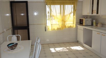 Apartamento T3 em Faro (Sé e São Pedro) de 137 m²