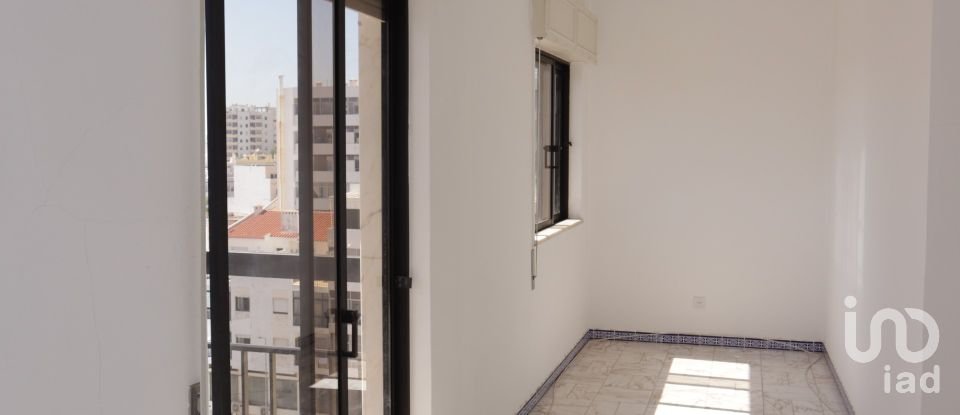 Apartment T3 in Faro (Sé e São Pedro) of 137 m²