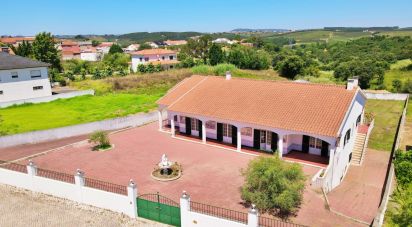 Maison traditionnelle T4 à Cadaval e Pêro Moniz de 640 m²