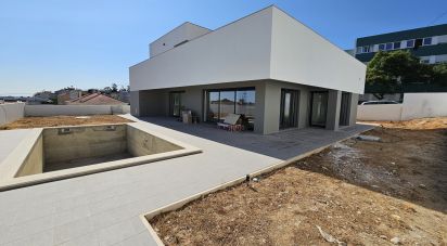 House T3 in Palmela of 200 m²