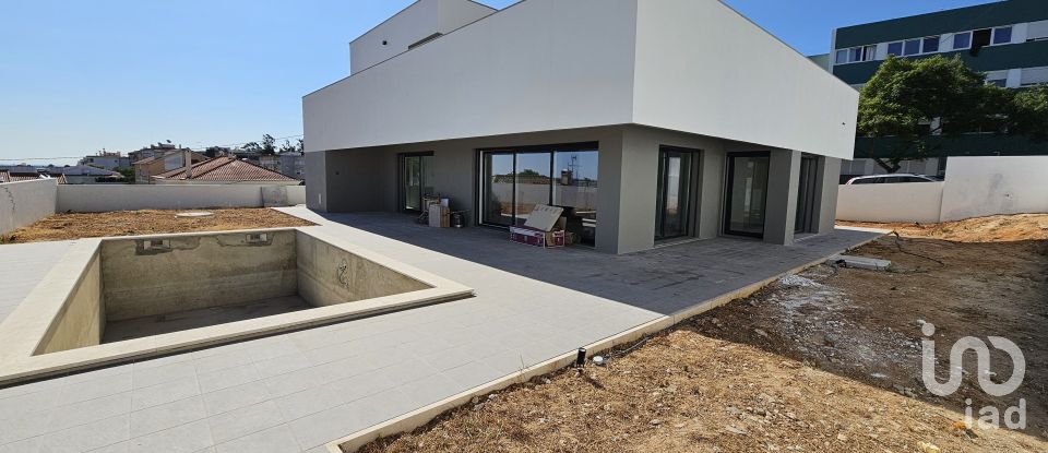 House T3 in Palmela of 200 m²