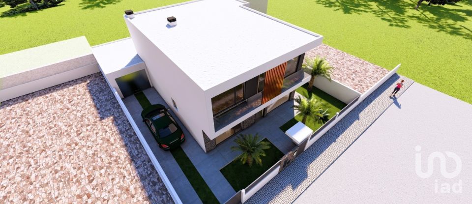 Casa T4 em Fernão Ferro de 160 m²