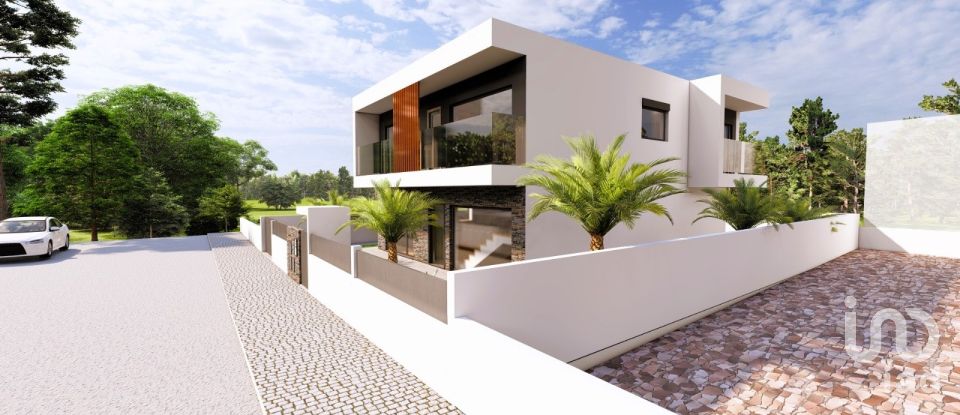 Casa T4 em Fernão Ferro de 160 m²