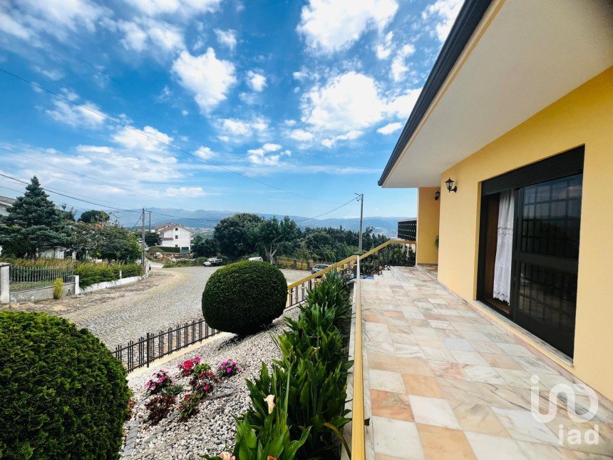 House T4 in Freixo de Cima e de Baixo of 290 m²