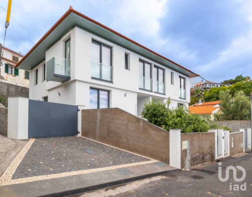 Maison T3 à Funchal (Santa Luzia) de 145 m²