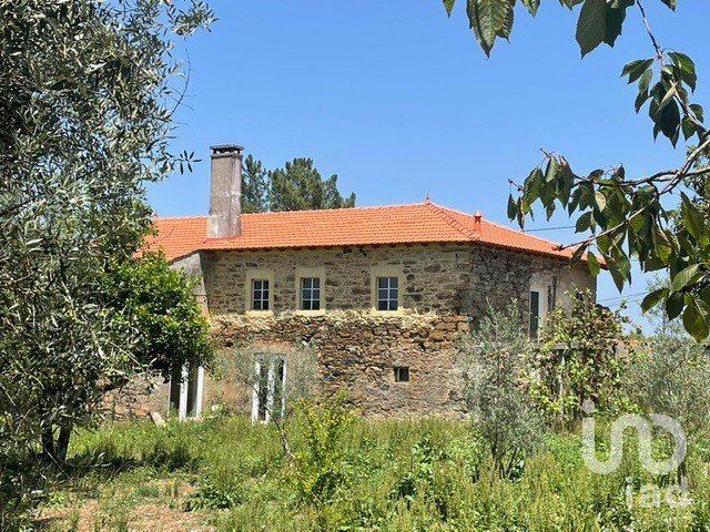 Maison de campagne T3 à Castelo de 276 m²