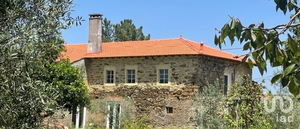 Maison de campagne T3 à Castelo de 276 m²