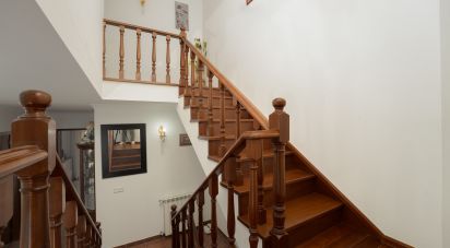 Casa tradicional T4 em Vieira de Leiria de 215 m²